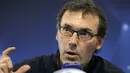 Pelatih Bordeaux, Laurent Blanc di saat sesi konferensi pers di Gerland Stadium, Lyon, 29 Maret 2010 jelang leg pertama babak perempat final Liga Champions melawan Lyon. AFP PHOTO / PHILIPPE DESMAZES 