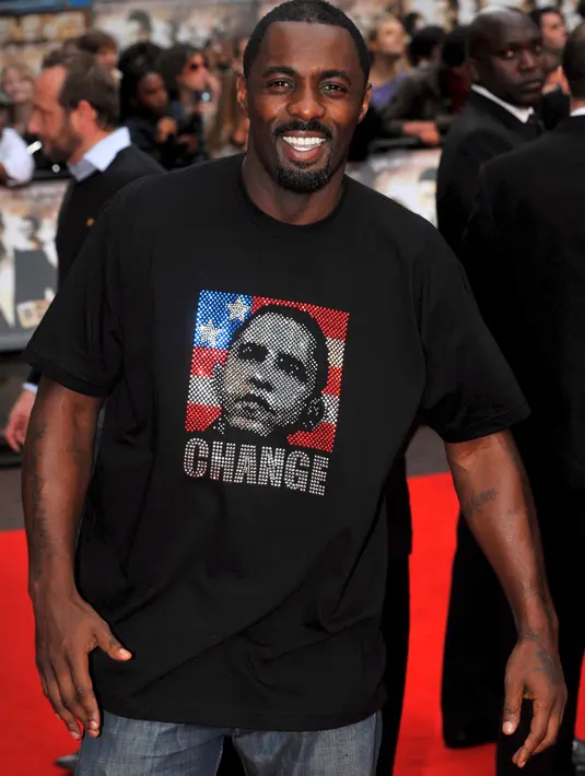 Idris Elba mengatakan jika sang sutradara, Cary Fukunaga memutuskan untuk mengambil adegan mengerikan tersebut secara nyata. Dalam adegan tersebut Idris Elba sedang berdiri melihat tentara anak-anak berjalan. (Bintang/EPA)