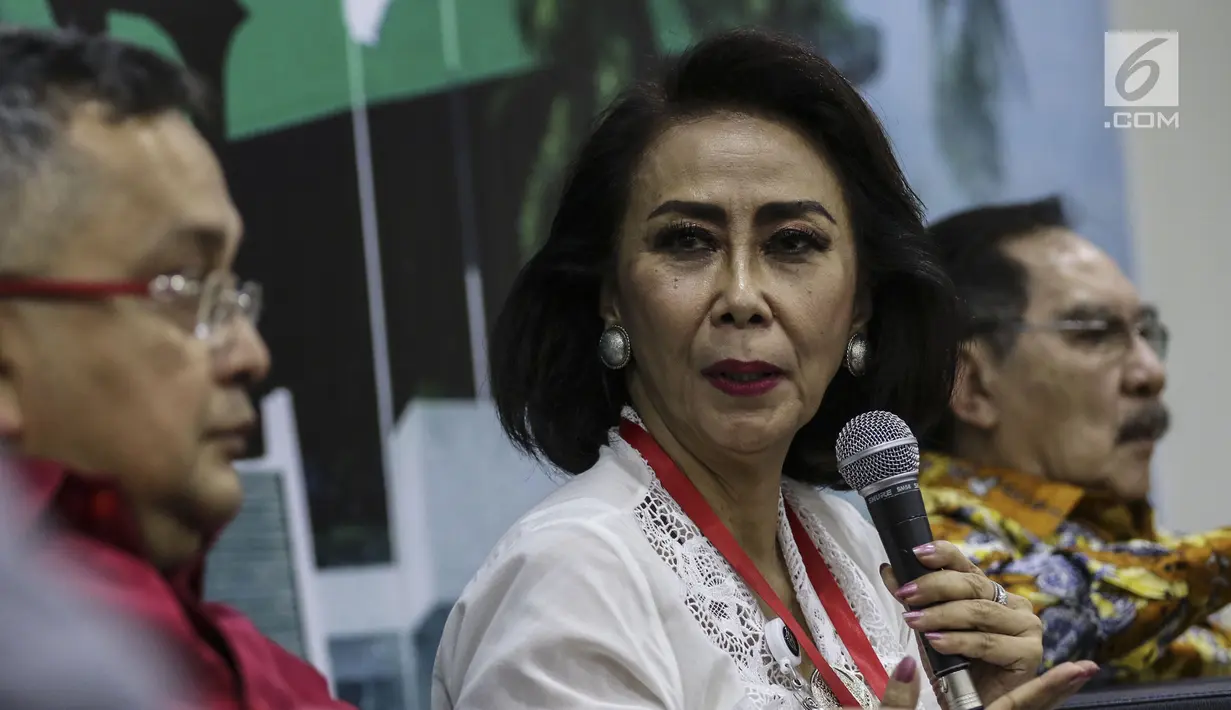 Ketua Pansel KPK Yenti Garnasih saat menjadi pembicara diskusi Dialektika Demokrasi di Media Center, Kompleks Parlemen MPR/DPR-DPD, Senayan, Jakarta, Kamis (18/7/2019). Dalam diskusi ini membahas tema " Mencari Pemberantas Korupsi yang Mumpuni ". (Liputan6.com/Johan Tallo)
