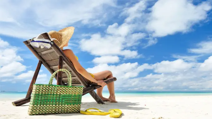 Gak Usah Minder, 3 Baju Ini Cocok Dipakai ke Pantai Selain Bikini