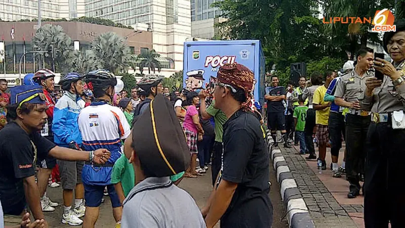 polisi-dangdutan-131013b.jpg