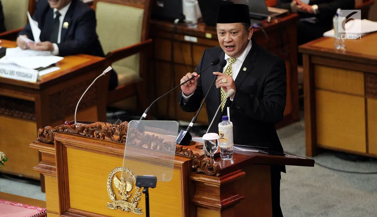 Ketua DPR Bambang Soesatyo berpidato dalam Rapat Paripurna ke-19 di Kompleks Parlemen, Senayan, Jakarta, Senin (5/3). Bambang berpidato dengan judul 'Kami Pelayan Rakyat'. (Merdeka.com/Iqbal Nugroho)