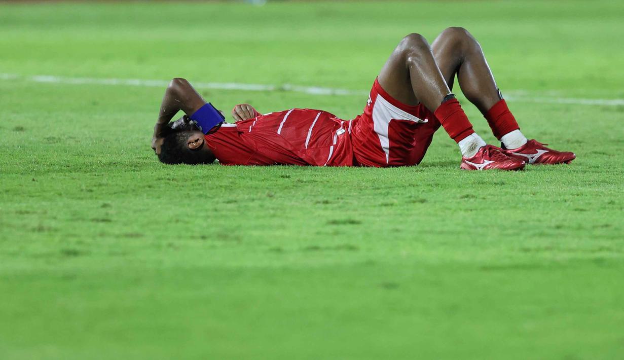 Hingga laga berakhir tidak ada gol yang tercipta dari kedua tim. Skor imbang tanpa gol pun menghiasi papan skor di Stadion Gelora Delta, Sidoarjo, Jawa Timur. Tampak dalam foto, ekspresi pemain Timnas Indonesia usai bertanding melawan Vietnam pada laga pamungkas Grup A Piala AFF U-17 2026 di Stadion Gelora Delta, Sidoarjo, Jawa Timur, Minggu (19/4/2026) malam WIB. (Bola.com/M Iqbal Ichsan)