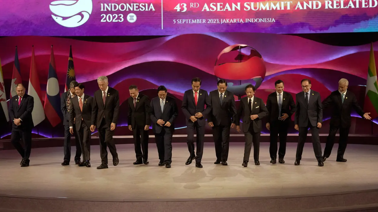 Jokowi Buka KTT ASEAN