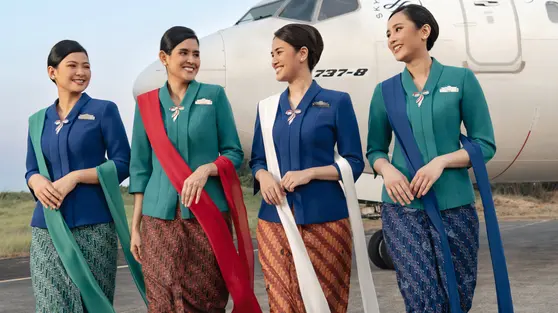 Potret Seragam Baru Pramugari Garuda Indonesia Rancangan Obin, Sematkan Motif Lereng Penuh Makna