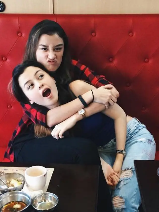 Bak Anak Kembar, Ini 6 Potret Kebersamaan Kimberly dan Natasha Ryder