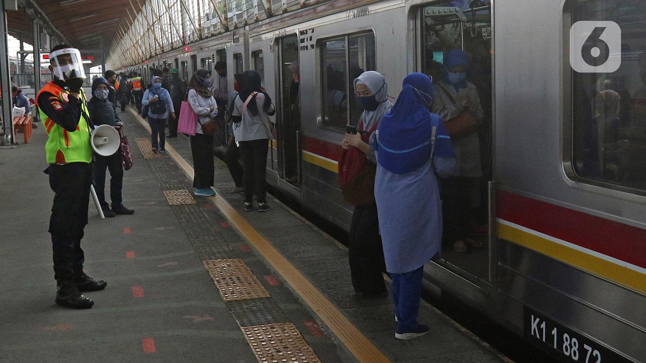 FOTO: Suasana Stasiun Depok Lama di Hari Kedua PSBB Transisi Jakarta