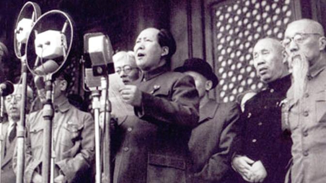 Mao Zedong memproklamasikan Republik Rakyat Tiongkok (Wikipedia)