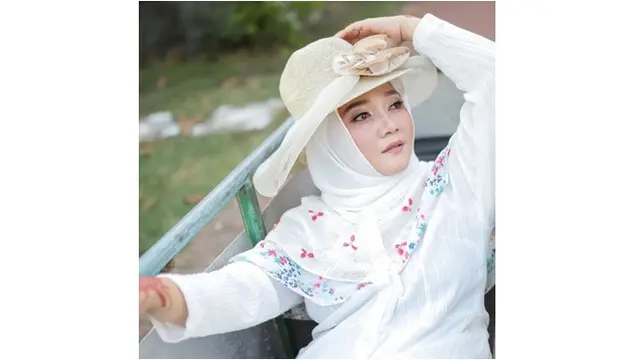 Lama Tak Terdengar, Ini 6 Potret Terbaru Sulis yang Baru Melahirkan Anak Kedua