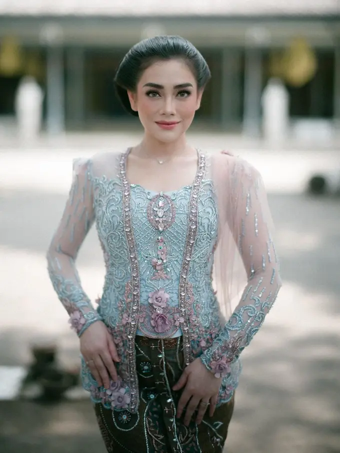 Celine Evangelista berkebaya (Instagram/celine_evangelista)