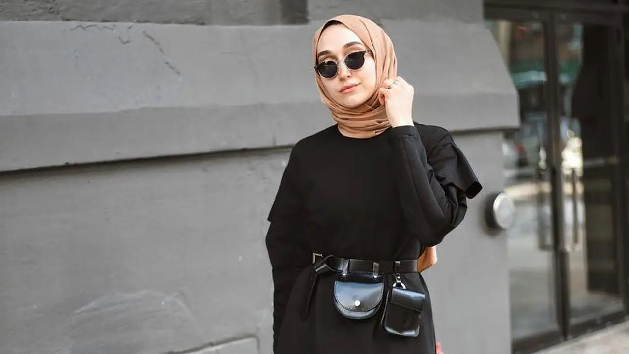 11 Ide Padu Padan Tunik dengan Rok Plisket, Auto Modis!