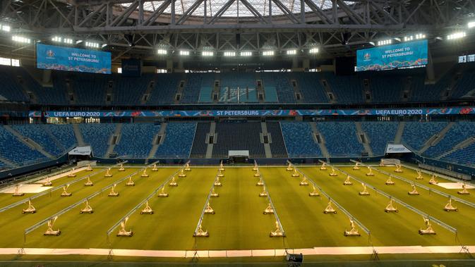 Pemandangan lapangan dan tribun Stadion Saint Petersburg di Rusia, Selasa (4/2/2020). Stadion Saint Petersburg dirancang arsitek legendaris asal Jepang Kisho Kurokawa. (Olga MALTSEVA/AFP)
