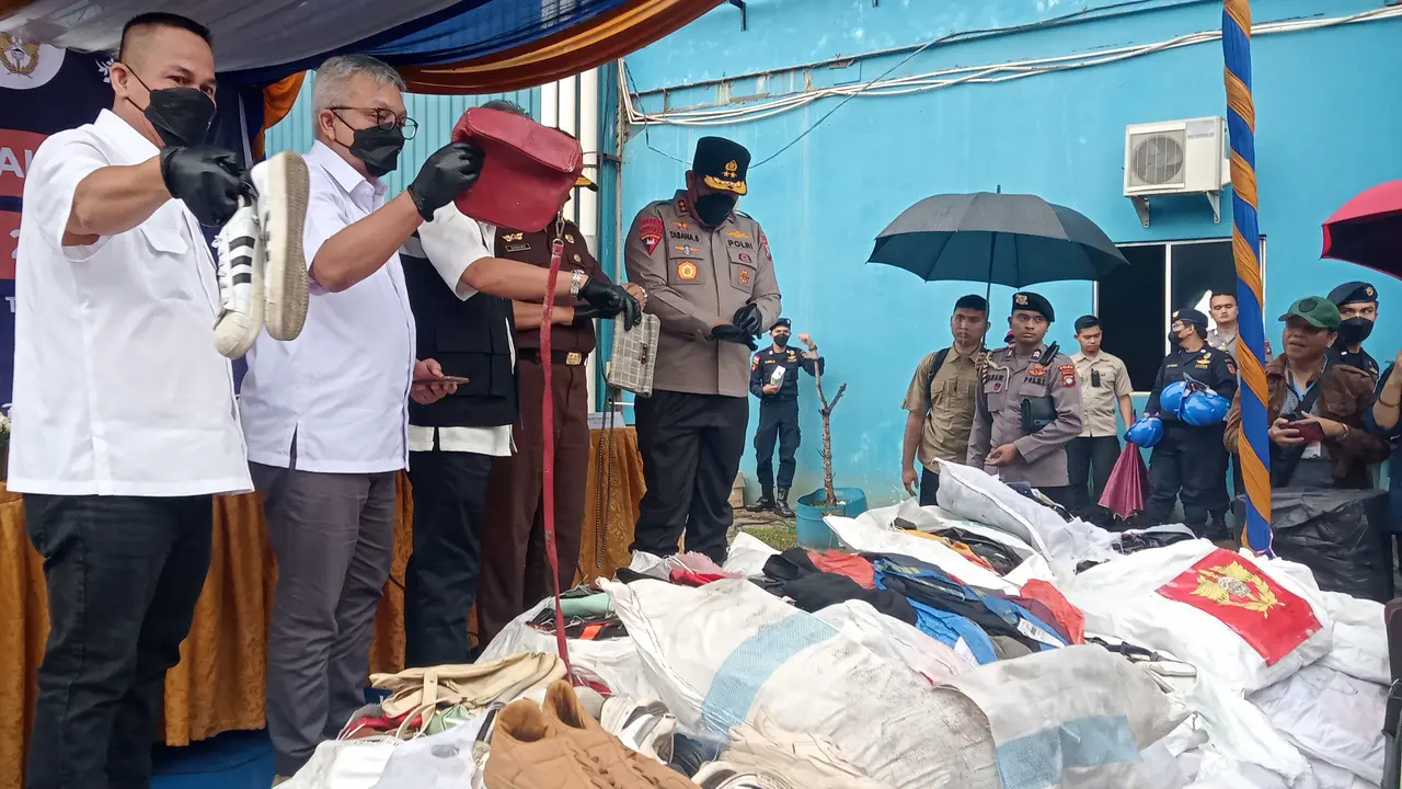 Direktur Jenderal Bea dan Cukai Kementerian Keuangan Askolani, saat pemusnahan di Kabil, Kota Batam, Senin (3/4/2023).