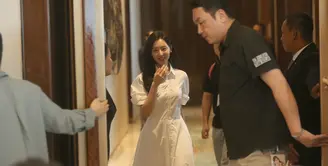 Kim Ji Won di konferensi pers "Be My One", Sabtu (31/8/2024) di Jakarta. [Foto: Bayu Herdianto/Fimela]