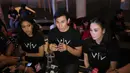 Produser Lifelike Pictures dalam konferensu pers di Senayan City, Jakarta Rabbu (16/8/2017) kembali merilis nama-nama yang ikut terlibat dalam film Wiro Sableng 212. Nama-nama artis senior Tanah Air banyak yang terlibat. (Adrian Putra/Bintang.com)