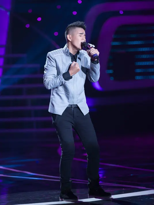 Ilham menjadi salah satu kontestan D’Academy 3, ia bersama kontestan lainnya berusaha keras untuk menampilkan yang terbaik. Usaha keras dilakukan tentunya untuk mendapatkan hasil terbaik. (Dezmond Manullang/Bintang.com)