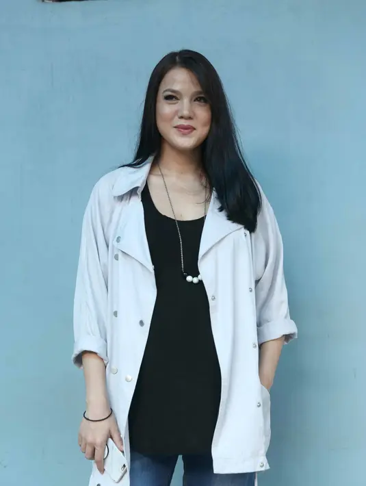 Perempuan 29 tahun itu beruntung memiliki suami yang siaga. Dan sangat perhatian. "Suami saya siaga, tapi suami saya bukan tipe yang manjain banget," ujar Alice. (Nurwahyunan/Bintang.com)