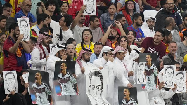 Foto Mesut Ozil di Laga Spanyol vs Jerman Piala Dunia 2022