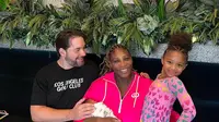 Keluarga kecil Alexis Ohanian dan Serena Williams. (dok. Instagram @alexisohanian/https://www.instagram.com/p/CwQbtDbRAG7/?img_index=2/Dinny Mutiah)