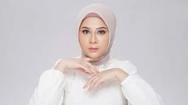 hiiab wajah lonjong