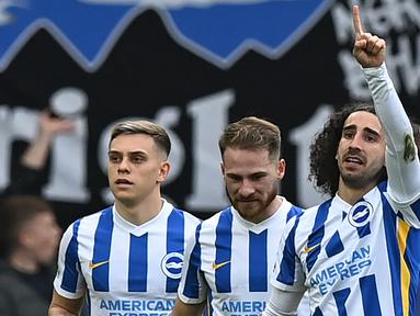 Tidak lengkap rasanya jika sebuah klub elite Eropa tanpa dihuni para pemain asal Spanyol yang terbukti memiliki kualitas dan skill tingkat tinggi. Tak terkecuali beberapa klub di Liga Inggris yang berani mendatangkan mereka dengan harga yang fantastis. Seperi 5 pemain berikut yang menjadi pemain asal Spanyol termahal di Liga Inggris sepanjang sejarah. Siapa saja? Simak uraiannya berikut ini. (AFP/Glyn Kirk)