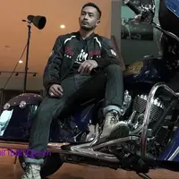 Mana yang lebih gagah? Modelnya atau motornya?