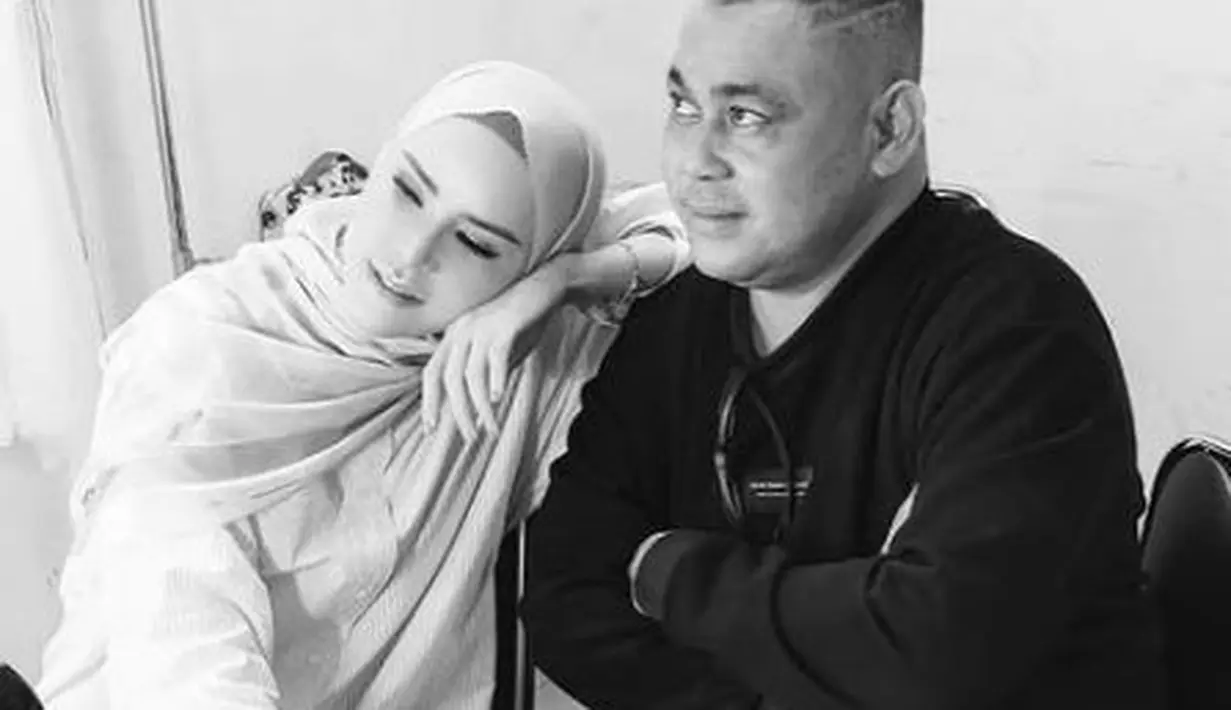 Angel Lelga pun baru saja berduka karena salah satu orang yang sangat dekat dengannya sekaligus manajer Rhoma Irama bernama Oddie meninggal karena Covid-19. (Instagram/angellelga)