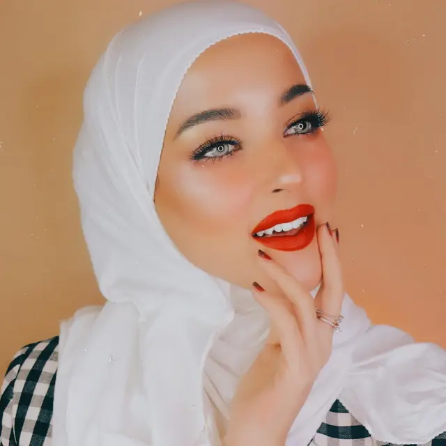 7 Potret Tasya Farasya dengan Balutan Hijab, Cantik Memesona