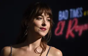 Dakota Johnson Berubah Drastis Jadi Marilyn Monroe, Rambut Pirangnya Bikin Pangling
