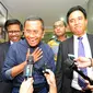 Dahlan Iskan memberikan keterangan usai menjalani pemeriksaan di Bareskrim Mabes Polri, Jakarta, Senin (22/6/2015). Dahlan diperiksa sebagai saksi dalam dugaan korupsi pengadaan BBM High Speed Diesel PT PLN tahun 2010. (Liputan6.com/Yoppy Renato)