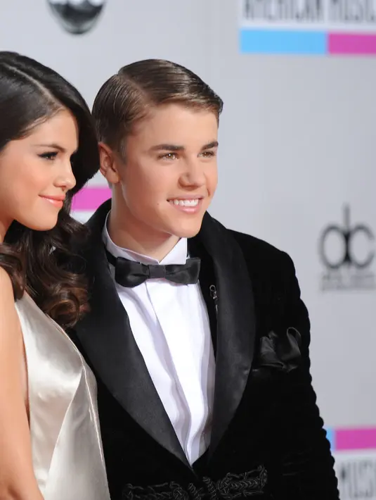 Kedekatan antara Selena dan Charlie terjadi ketika mereka bertemu di MTV Music Awards. (AFP/Bintang.com)