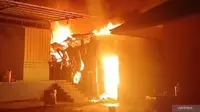 Gudang ekspedisi di Cakung terbakar