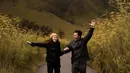 Wanita kelahiran 1996 ini dan sang kekasih juga selalu kompak di berbagai momen. Gritte dan Arif begitu menikmati masa liburannya di Bromo. Keduanya tampak bergandengan menyusuri jalanan, romantis.(Liputan6.com/IG/@gritteagathaa)