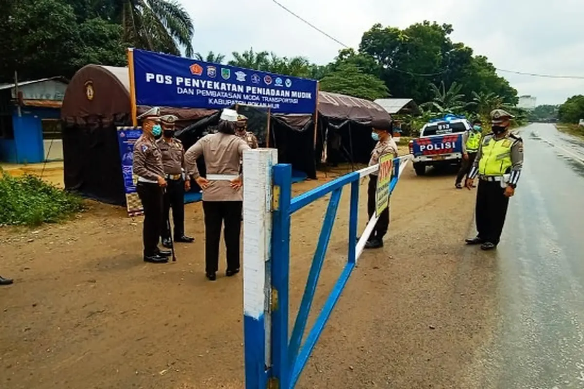 Portal penyekatan di perbatasan Riau untuk mengantisipasi mudik lebaran.