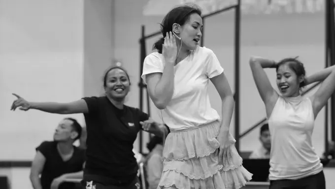 [Fimela] Atiqah Hasiholan