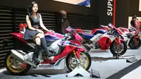 Kehadiran gadis-gadis cantik pendamping produk Honda menjadi suguhan tersendiri. (Septian/Liputan6.com)