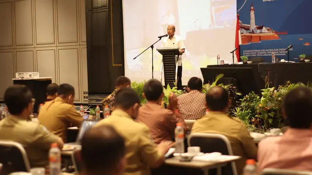 Direktur Jenderal Perikanan Tangkap Muhammad Zaini Hanafi dalam acara bimbingan teknis tahap kedua bagi petugas verifikator dan pengolah data di pelabuhan perikanan di Surabaya, Selasa (17/5/2022). (Foto: Liputan6.com/Dok. KKP)