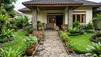 7 Cara Menata Bunga Hias di Teras Rumah Mungil agar Terlihat Rapi