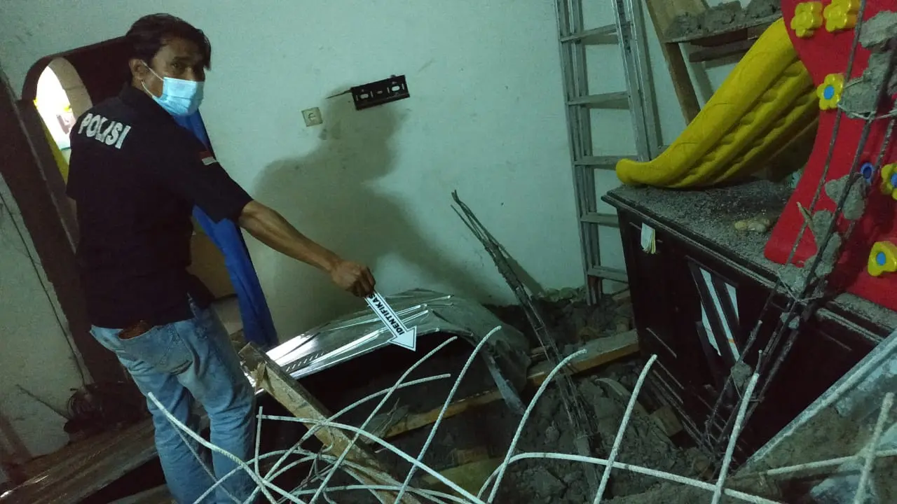 Lokasi rumah runtuh di Kelurahan Makasar, Jakarta Timur yang menewaskan seorang balita