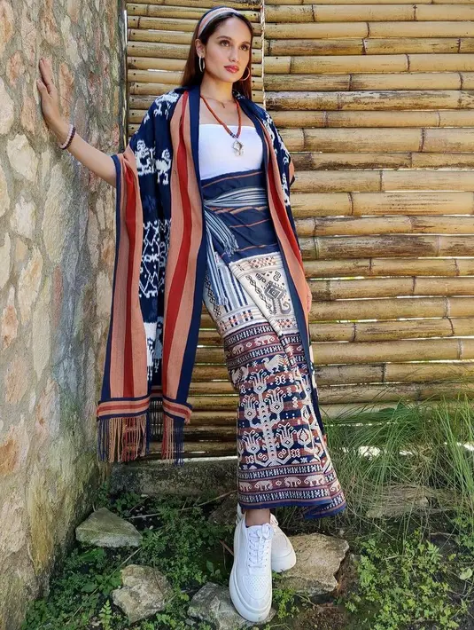 Beberapa tahun lalu, Cinta Laura sempat melebarkan sayapnya dengan berkarier di Amerika Serikat. Namun kini ia sudah memutuskan untuk melepasnya demi pulang ke Indonesia. (Instagram/claurakiehl)