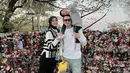 Melalui akun Instagram, Citra Kirana dan Rezky Aditya tampak mengunggah foto liburan di Korea Selatan. Momen liburan keduanya bersama sang putra pun berhasil mencuri perhatian netizen. (Liputan6.com/IG/@citraciki)