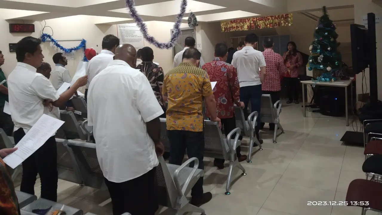 Sebanyak 24 tahanan KPK mengikuti kebaktian Natal 2023 di rumah tahanan (rutan) KPK, Senin (25/12/2023).