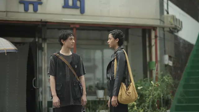 Jerome Kurnia dalam film Sampai Jumpa, Selamat Tinggal. (Foto: Dok. Adhya Pictures/ Relate Films/ IMDb)