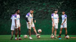 Pemain naturalisasi kelahiran Uruguay ini sempat jadi pujaan Aremania di era 2013-2018 silam. Karena striker kidal ini selalu jadi pencetak gol terbanyak arema setiap musimnya. (Foto: Bola.com/Iwan Setiawan)