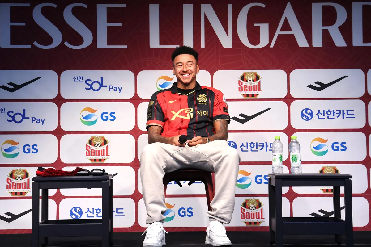Foto: Senyum Semringah Lord Jesse Lingard Saat Diperkenalkan FC Seoul