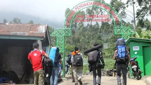 Jalur pendakian via Bambangan dan Gunung Malang ditutup total mulai 10 Januari 2019 hingga waktu yang belum ditentukan. (Foto: Liputan6.com/Dinkominfo PBG/Muhamad Ridlo)