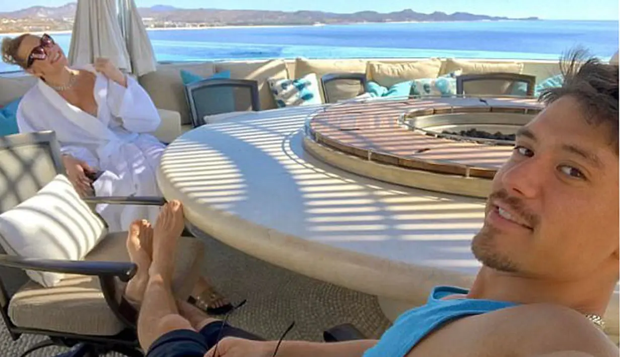 “Banyak pihak dari kedua sisi mereka (Bryan dan Mariah) yang mencoba untuk membuat mereka terpisahkan, tetapi Mriah tetap berusaha dan mengambil pelajaran dari kejadian sebelumnya,” pungkas sumber. (AFP/Bintang.com)