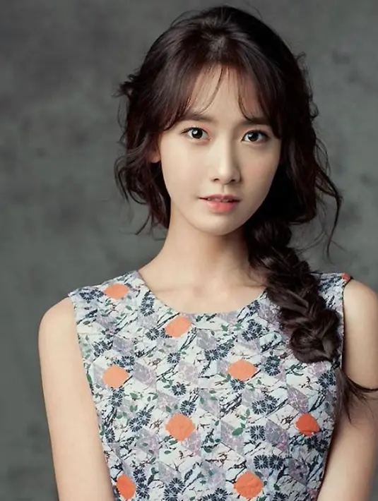 YoonA tetap terlihat cantik dengan pose dan gaya apapun