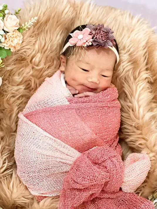 Anak pertama Felicya Angelista dan Hito Caesar (Instagram/felicyangelista_)