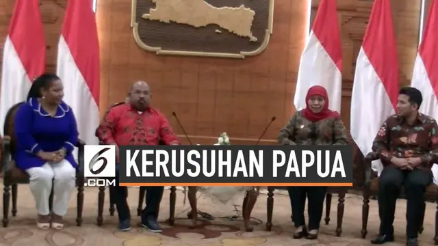 Gubernur Papua Lukas Enembe dan rombongannya mendatangi Pemprov Jatim di gedung Grahadi. Pertemuan keduanya membahas kejadian yang menimpa mahasiswa Papua di Surabaya.
